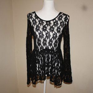 Black lace top, in excellent condition!